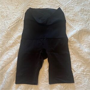 ☀️🌴Maidenform Black Shapewear Shorts